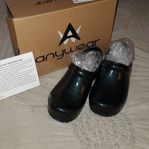 Anywear clogs